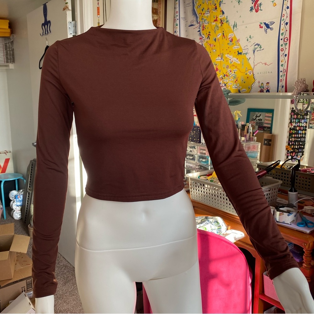 Cropped long sleeve size small - Picture 2 of 6